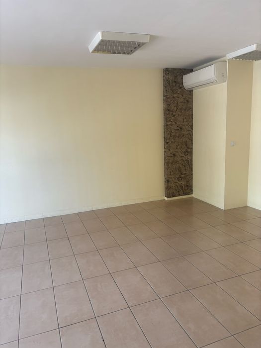 Дава се под наем Офис в с. Брестовец, Област Плевен - 74 кв.м за 306 € - Снимка #2