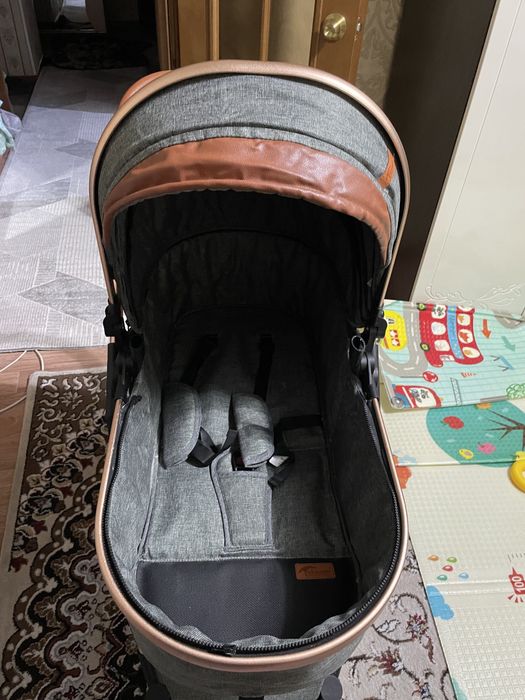 Продам коляску.В подарок идёт мишка