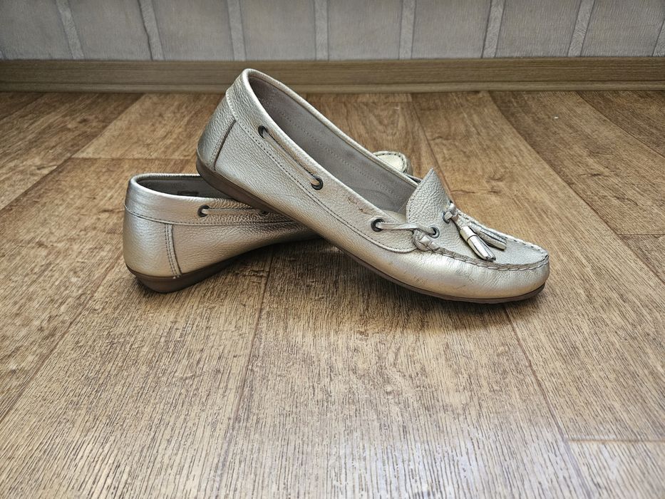 Продам лоферы женские 41р