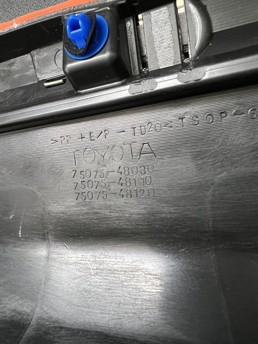 Новый молдинг двери Toyota Highlander