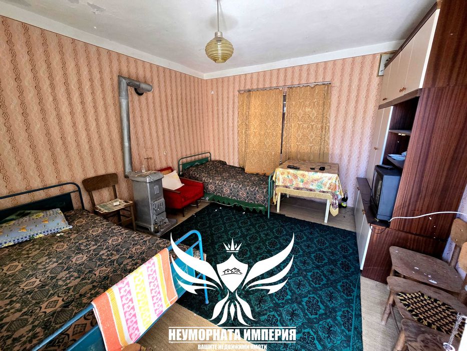 Продавам двуетажна вила/къща 140РЗП с 760кв.м. двор село Новаково