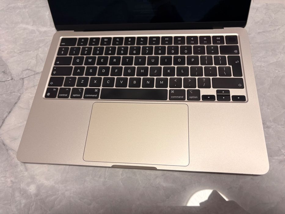Macbook Air M2 13inch Starlight