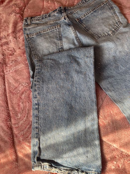 Блестящи сини дънки MANGO