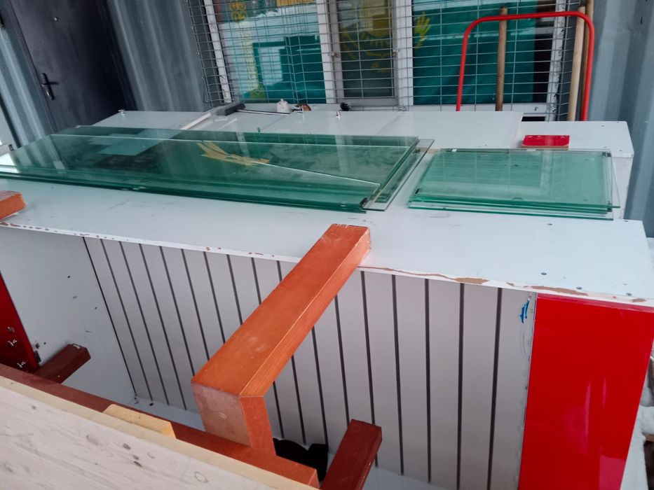 Витрины и Шкафы для Бизнеса