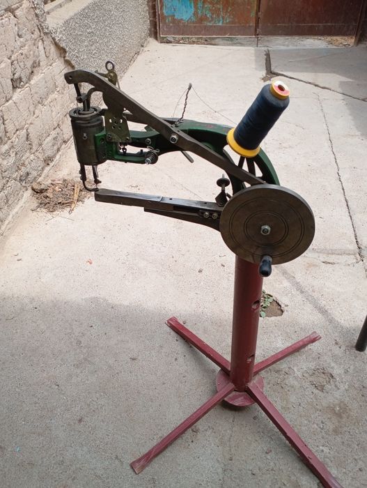 Продам швейную машинку