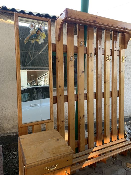 Вешалка с тумбочкой