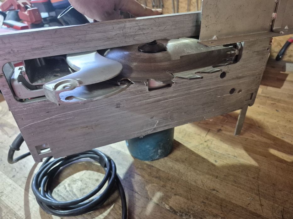 Circular de mana Makita 5903R