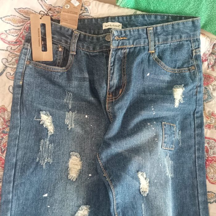 Продам рваные джинсы