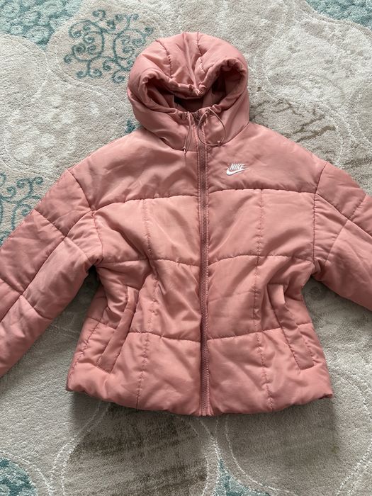 Капитонирано яке Nike