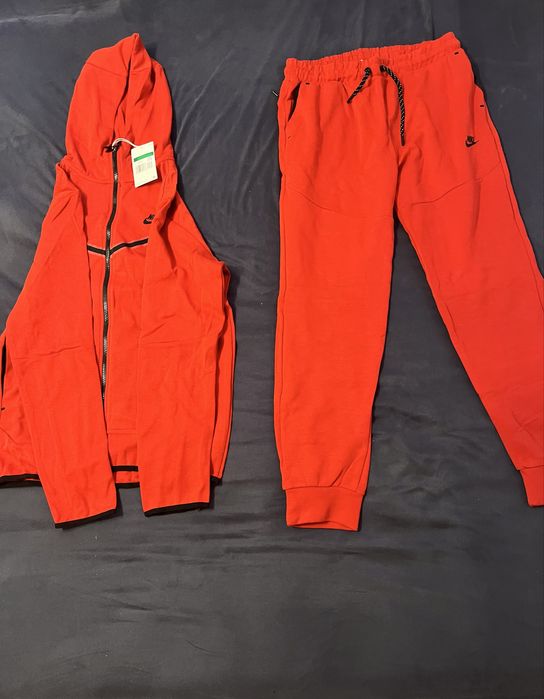 Nike tech fleece rosu M