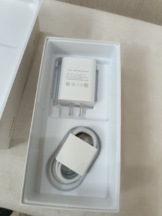 Продам смартфон VIVO W300