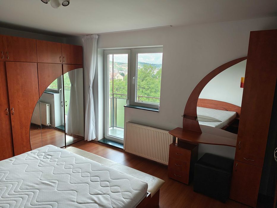Inchiriez apartament 3 camere!
