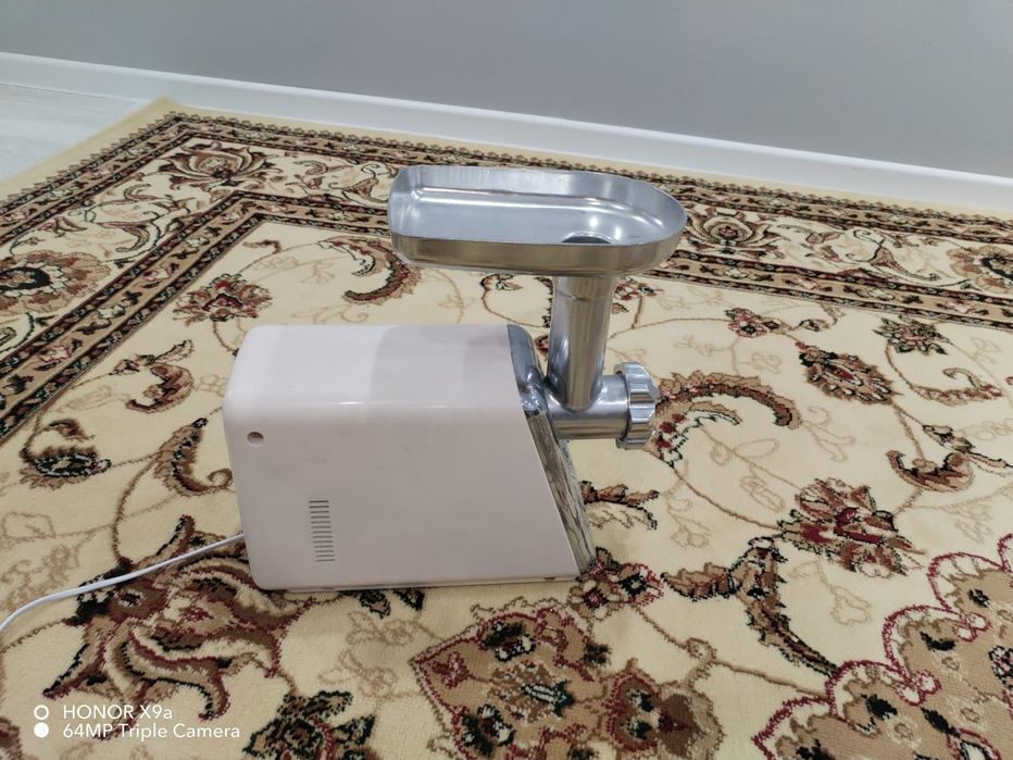 Продам мясорубку электро