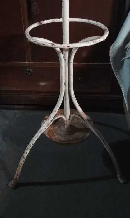 Cuier din fonta antic tip pom cu suport de umbrele