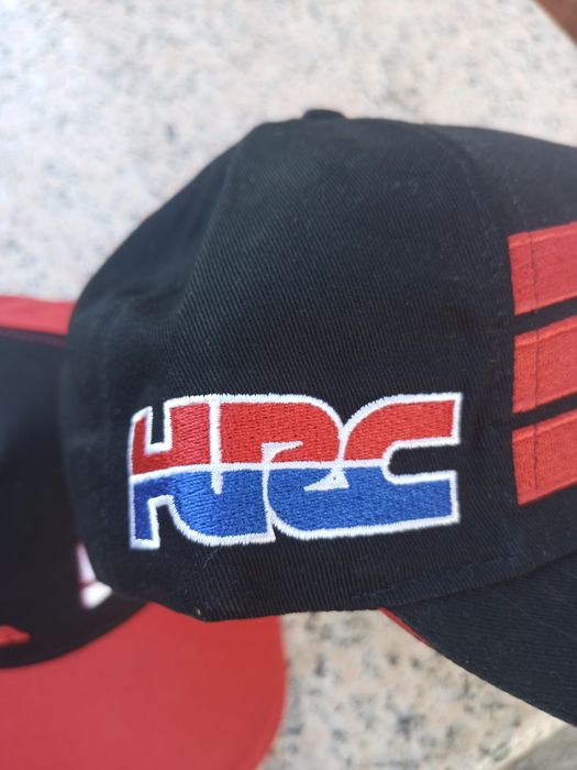 Шапки на Honda Marc Marquez HRC червено и черно!