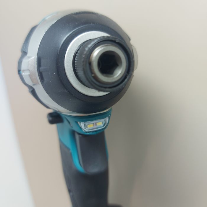 Акумулаторен импакт Makita DTD154Z