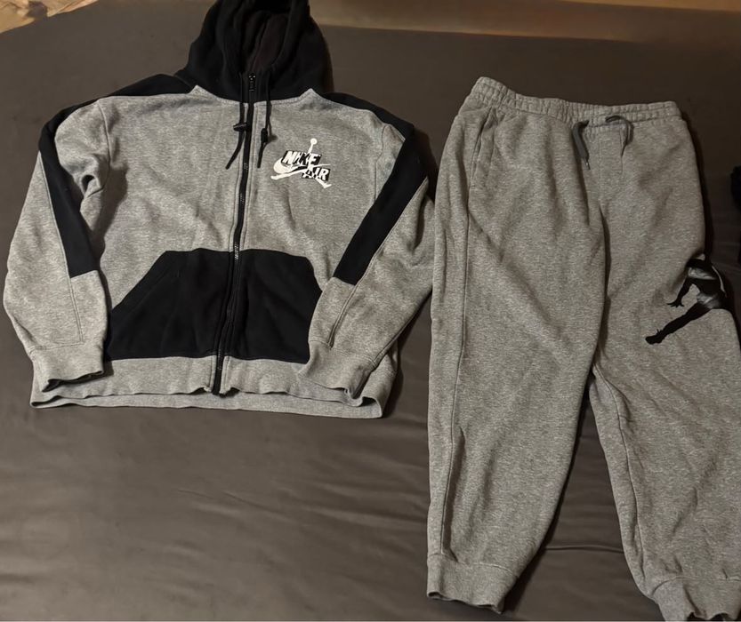 Nike Air Jordan tracksuit (hoodie & joggers)