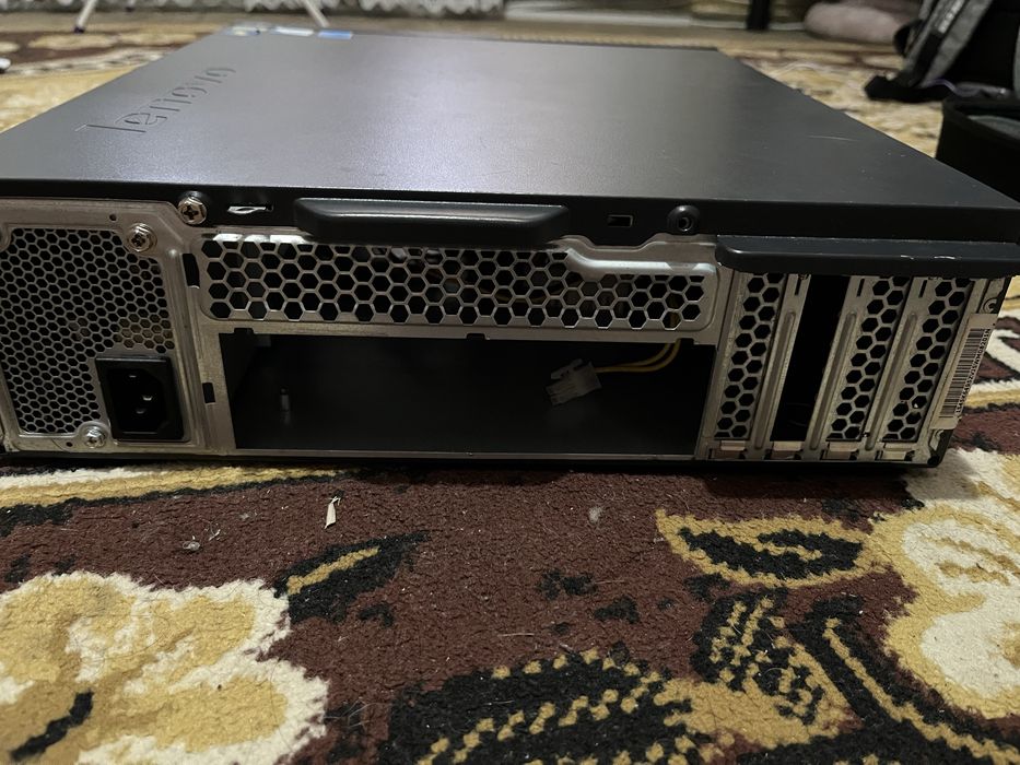 Carcasa pc lenovo thinkcentre cu sursa de 240w