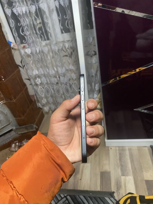 IPhone16 întreținut foarte bine bateria 100% 144 de cicluri de incarca