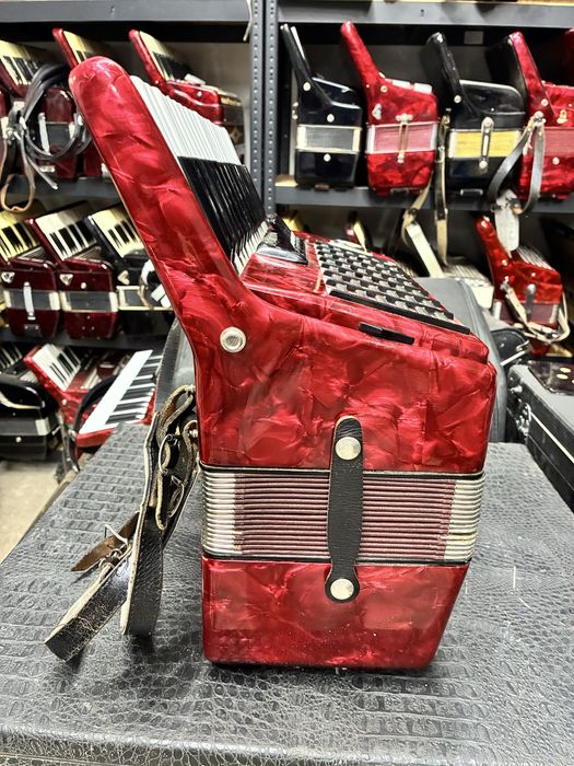 Acordeon Weltmeister Stella cu 80 basi