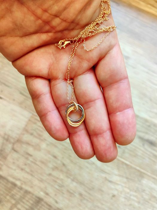 Колие CARTIER Trinity с три кръга и циркониеви камъни в розов цвят