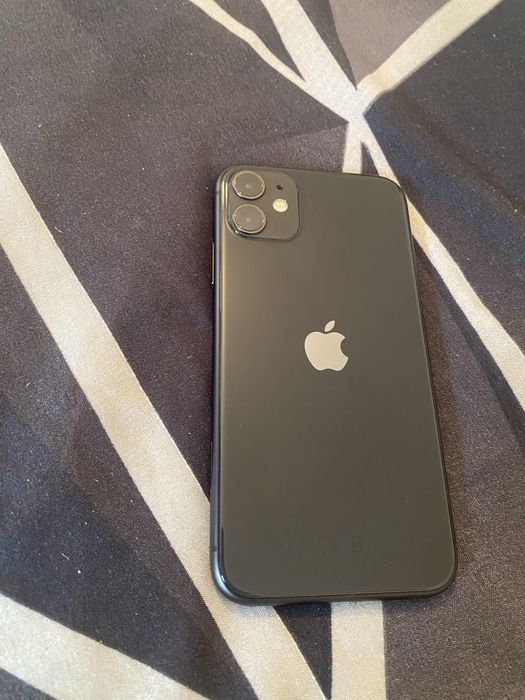 Iphone 11 liber de retea arata forte bine