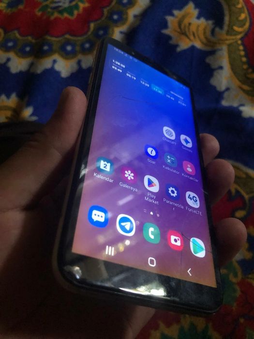 Samsung A6     32 gb