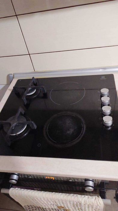 Plita incorporabila Electrolux EGE6172NOK, Mixta, Gaz + Vitoceramica