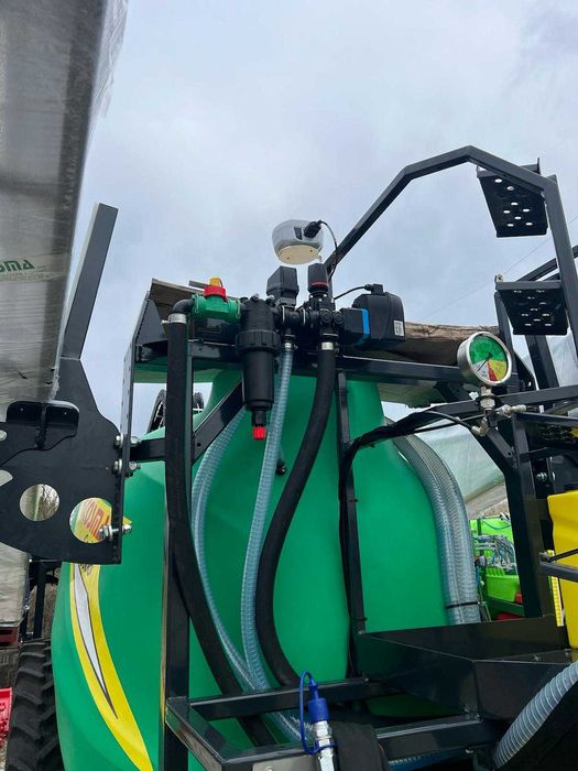 Masina erbicidat tractata CUISER 3000- RICOSMA(Italia)