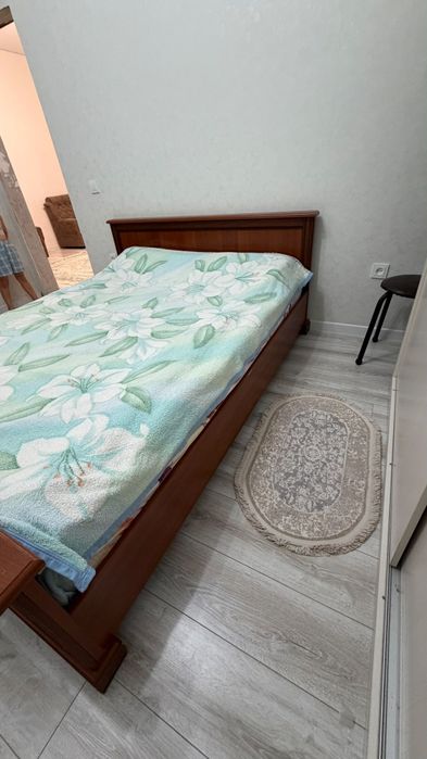 Двуспальная кровать