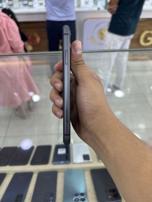 Iphone 11 yengi 1oy boldi karopkadan ochilganiga