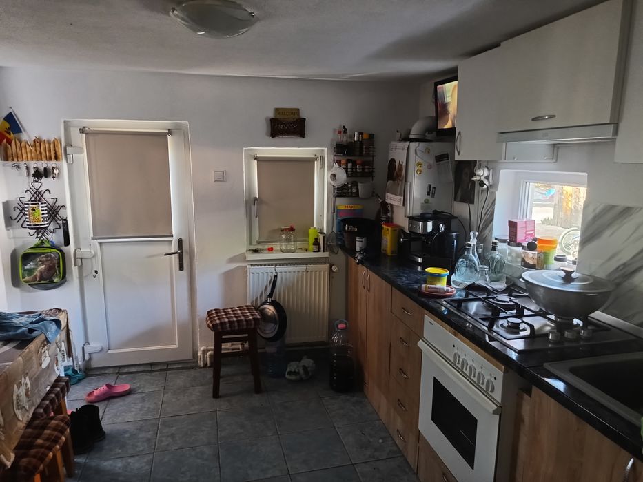 Casa 3:camere , bucătărie,baie renovata 2015,teren generos,la 8,5 km de Selgros Craiova