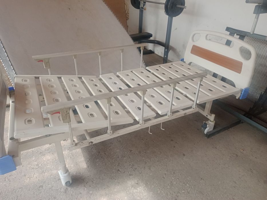 Медицинская кровать