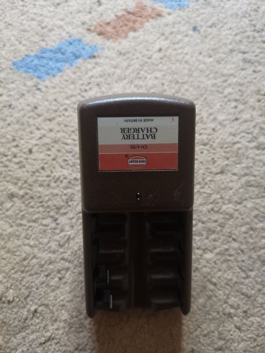 Încărcător Englezesc Acumulatori