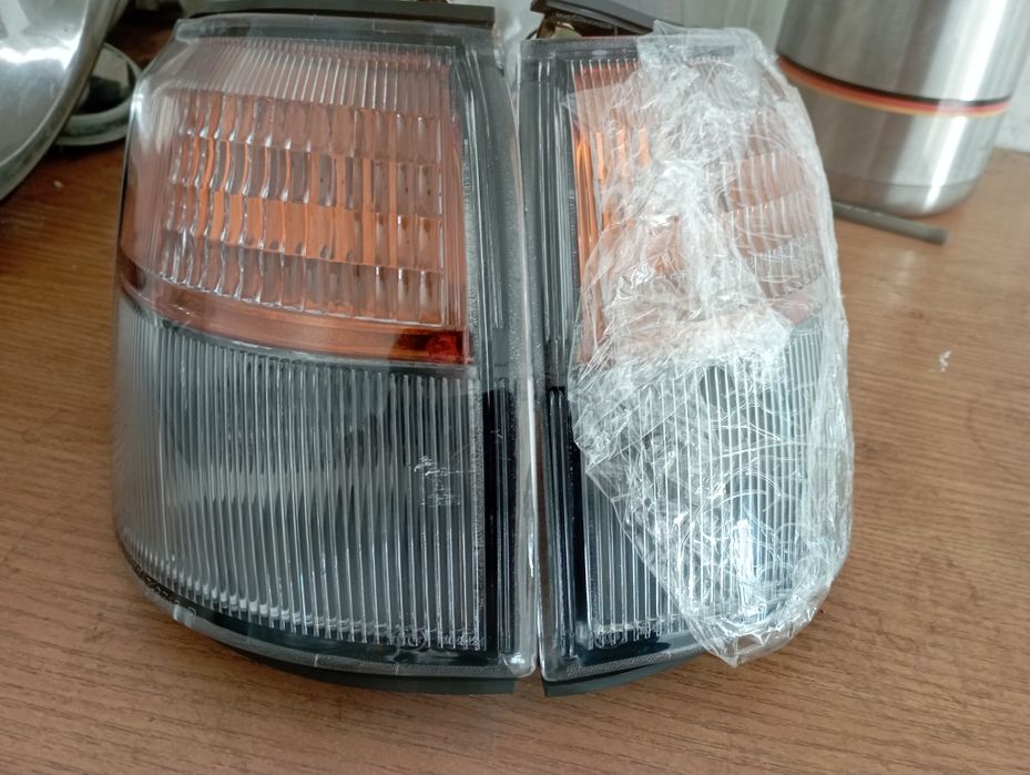 Поворотник передний