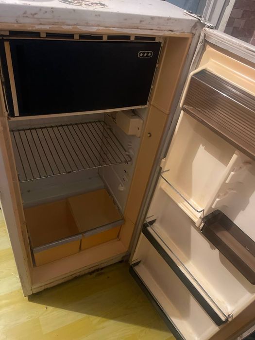 Продается стиральная машина холодильник в рабочем состоянии своя срочн