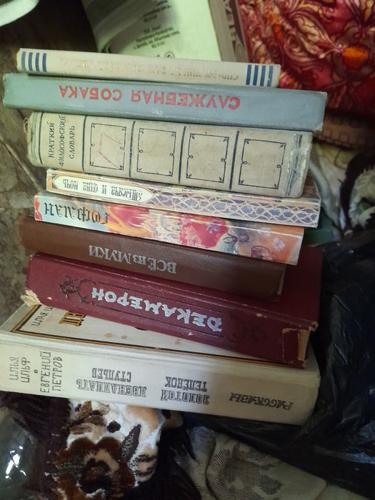 Книги разные художественные и др