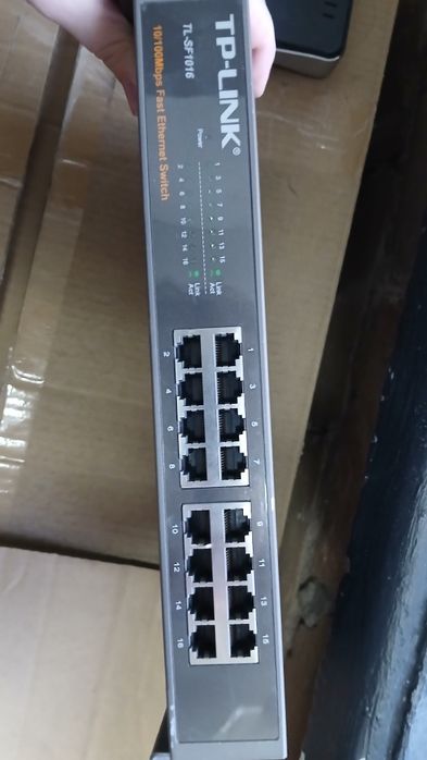 Коммутатор D-Link DES-1026G. 26, 16 портов