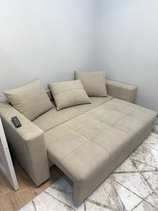 Диван бежевый 190*90