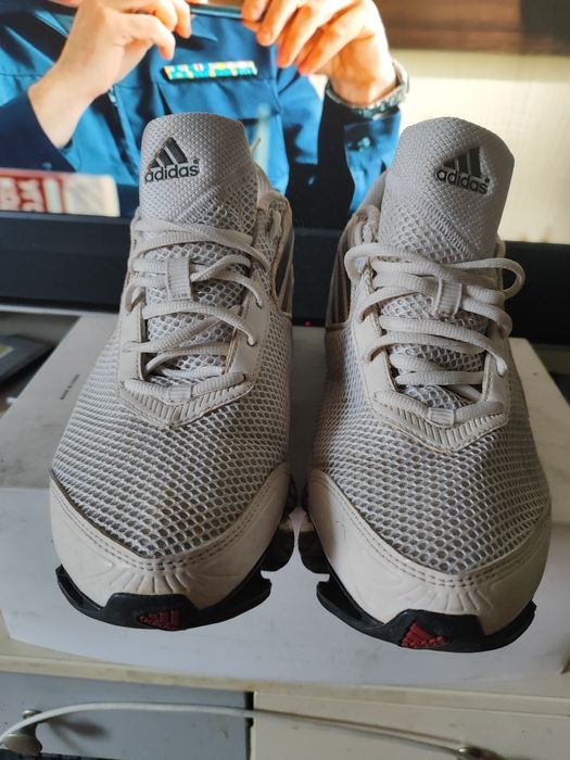 Продам кросовки Адидас