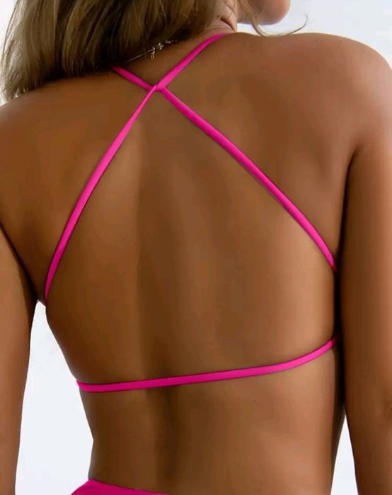 Горнище на бански с гол гръб