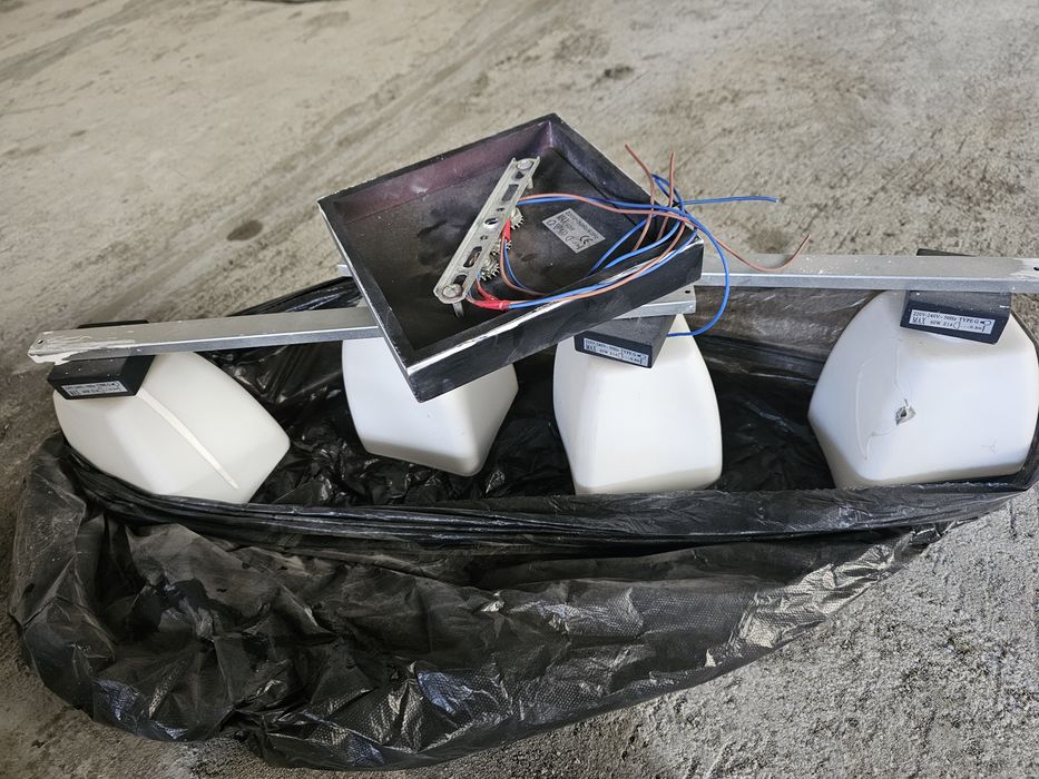 две люстры потолочные