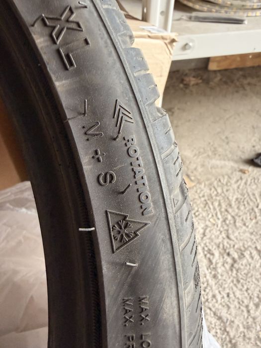 Продам шины 235/35/19