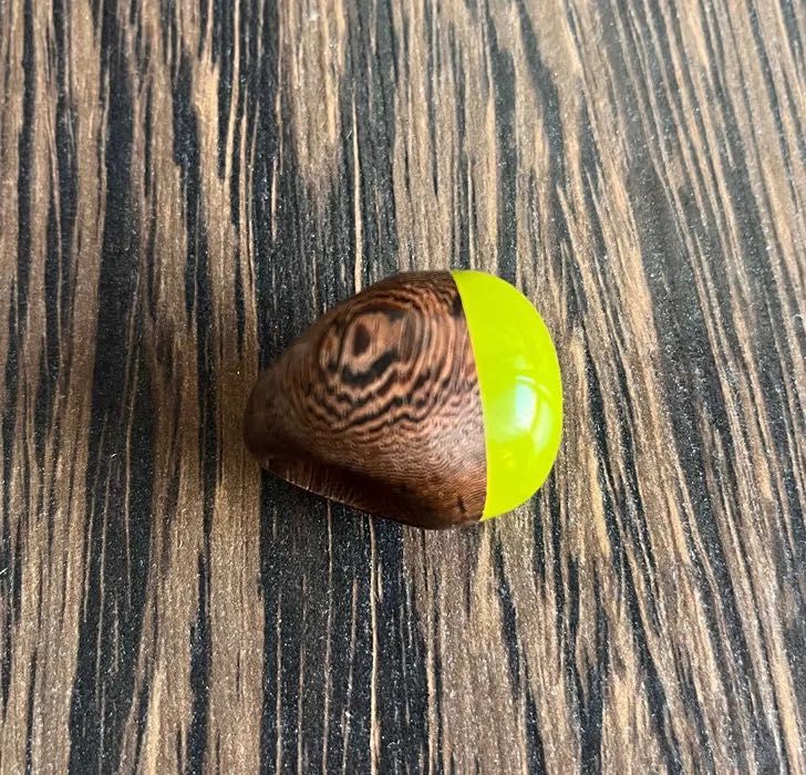 Inel masiv din lemn natural si acryl