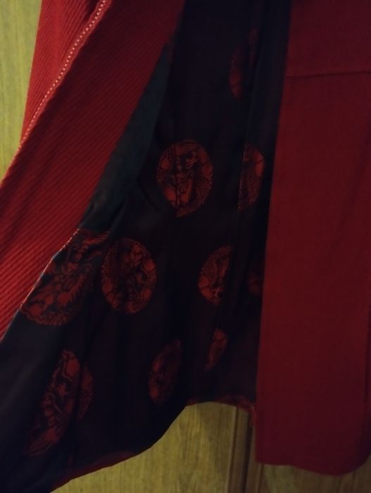 Продам драповую курточку на девочку