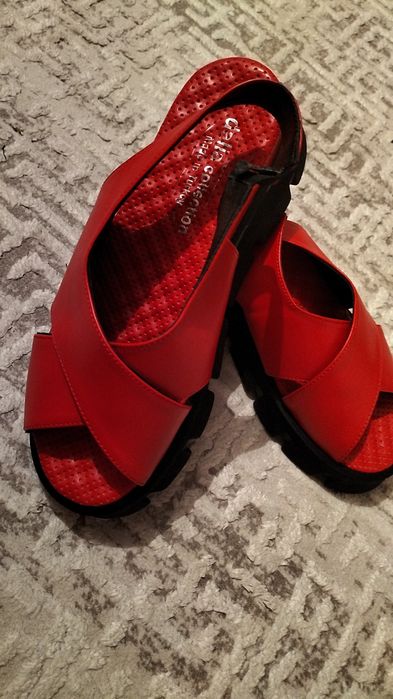 Продам кожаные сандали