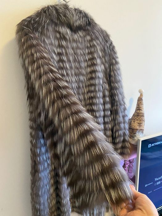 палто от сребърна лисица