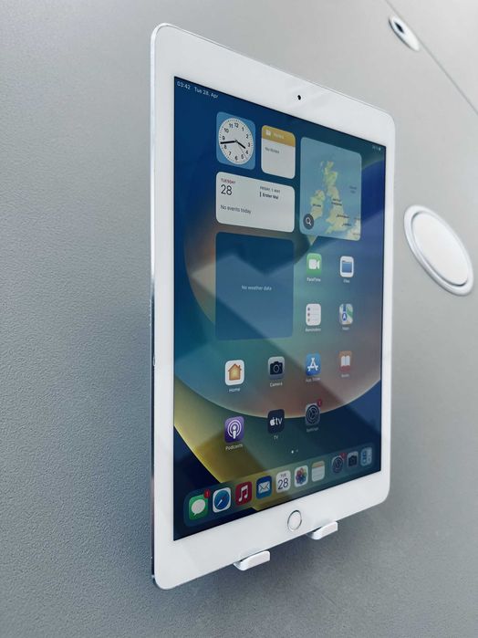 Apple iPad Pro 1Gen A1673 9.7' 128GB WiFi Silver