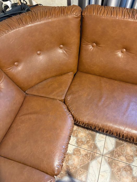 Продам Классический угловой кухонный диван