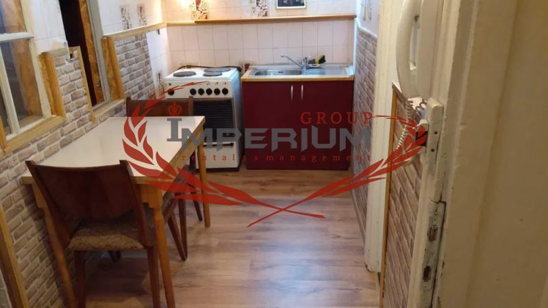 Двустаен обзаведен апартамент под наем в района на Окръжна болница, г